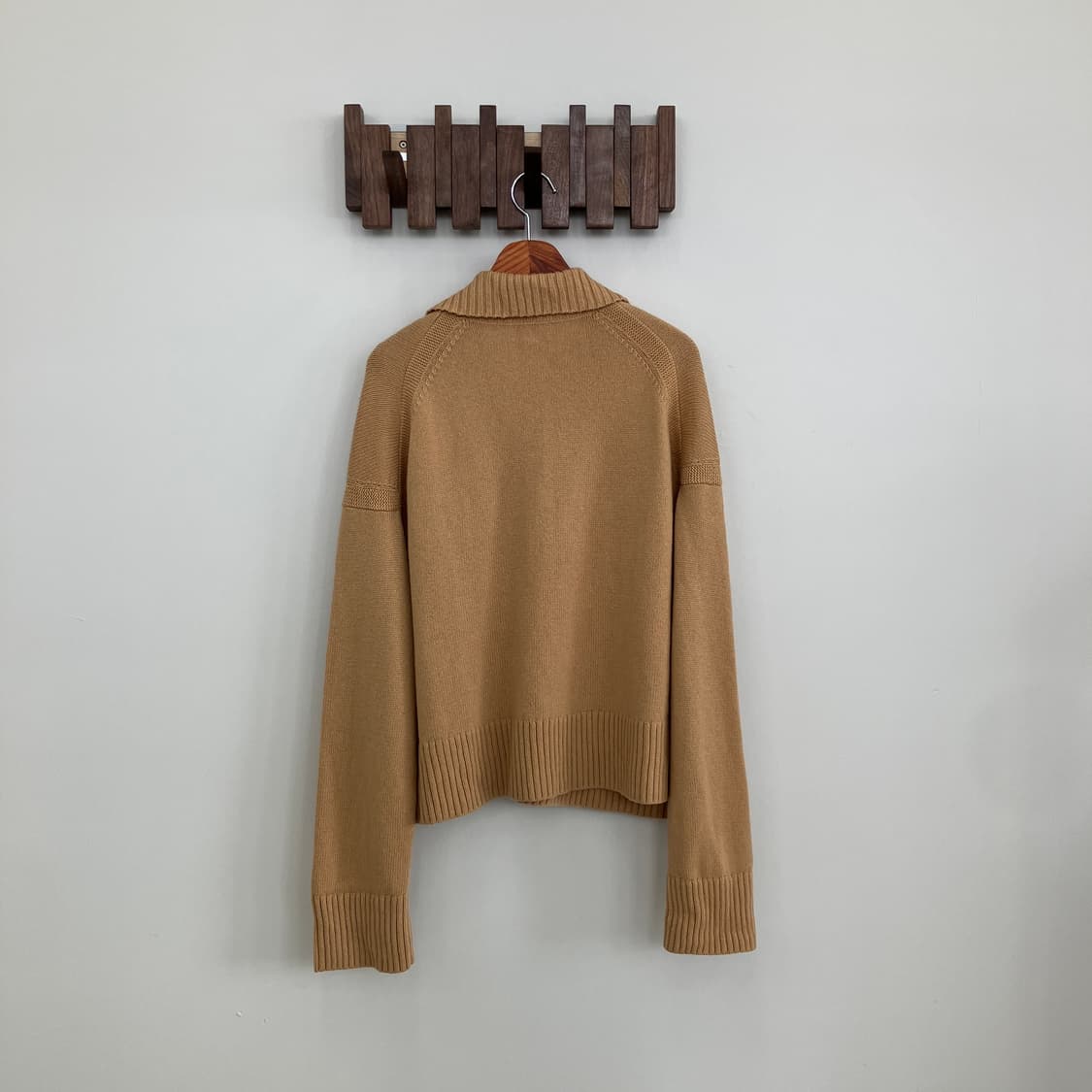 코스 사이드 트임 폴로 스웨터 상품이미지3