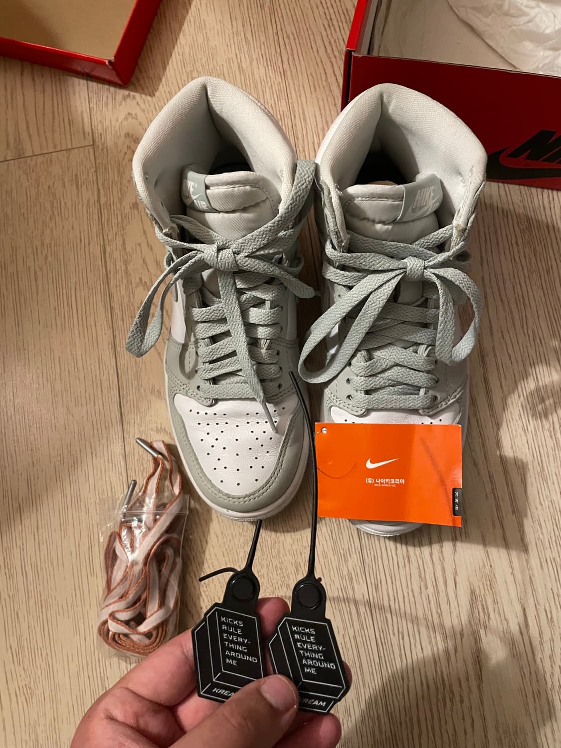 (W)조던 1 레트로 하이 씨폼 판매합니다  사이즈 230 상품이미지7