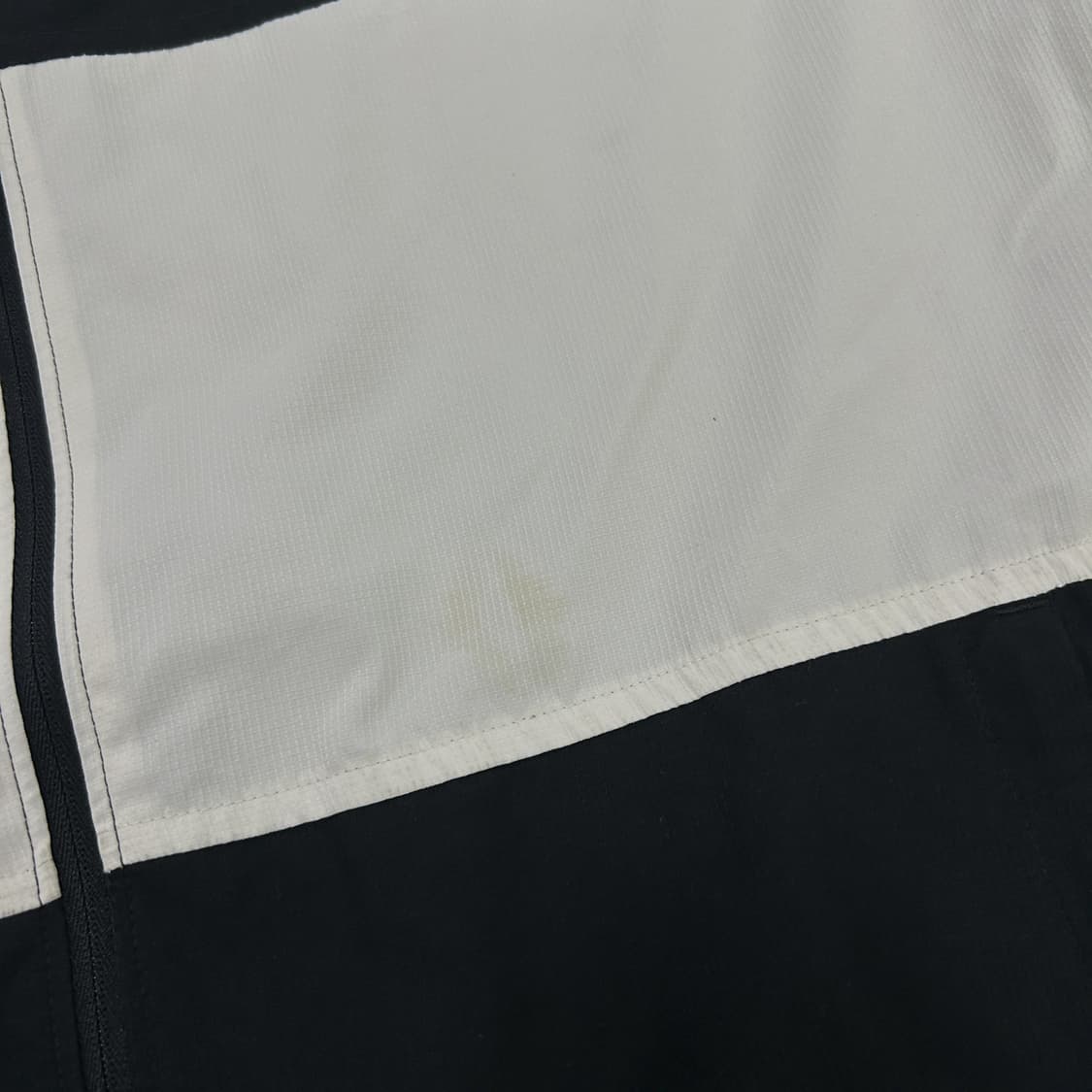 언더아머 블랙/화이트 후드 바람막이 XL 상품이미지4