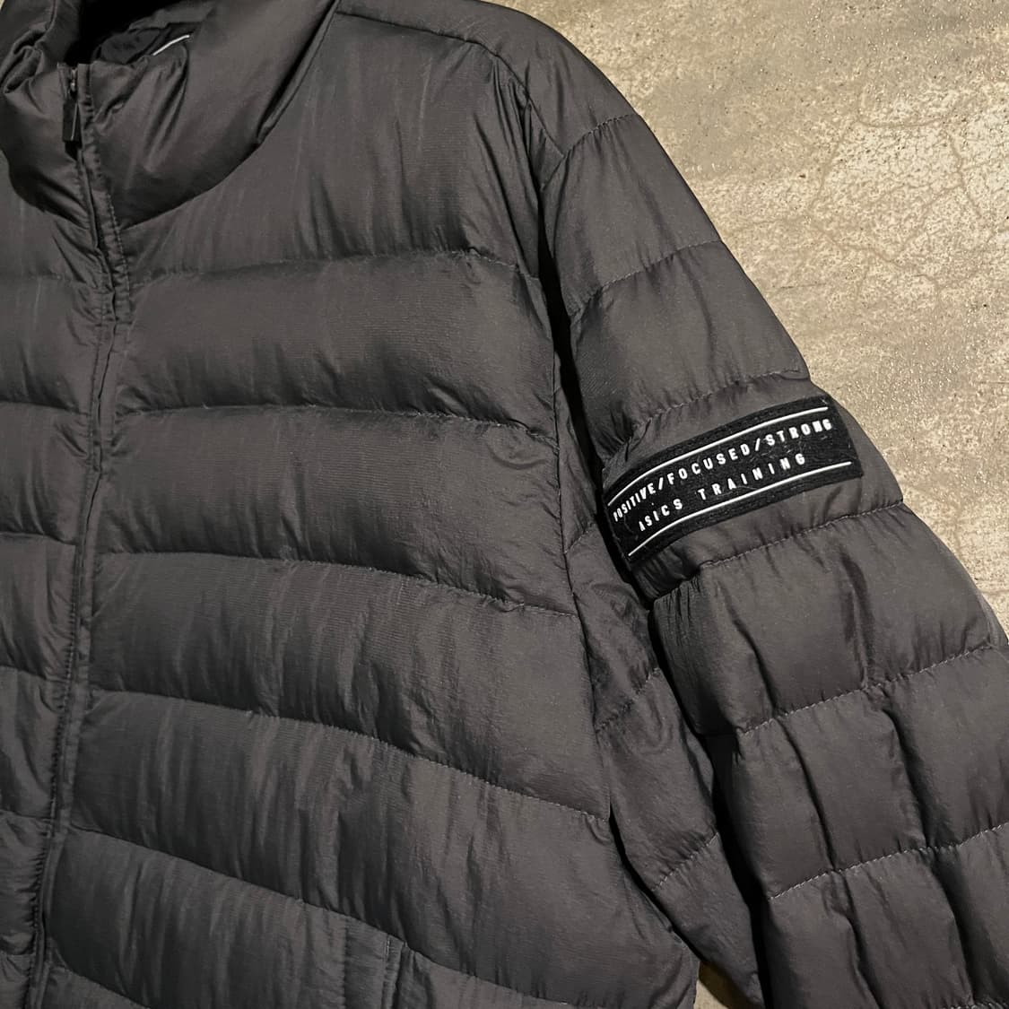 아식스 패딩 점퍼 상품이미지3