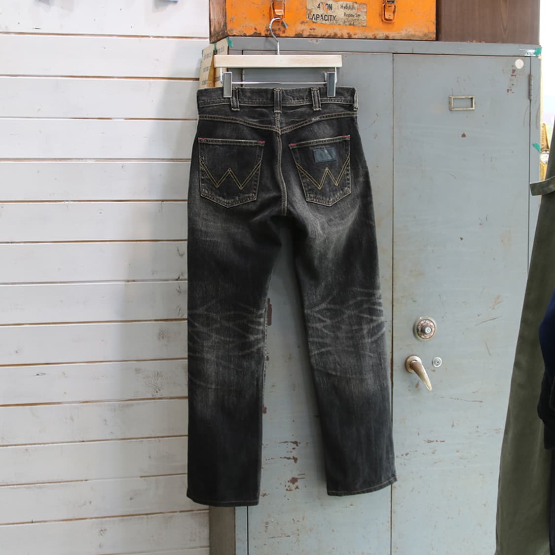 (착용컷) Wrangler 데님 팬츠 (남성용 31.5) 상품이미지2