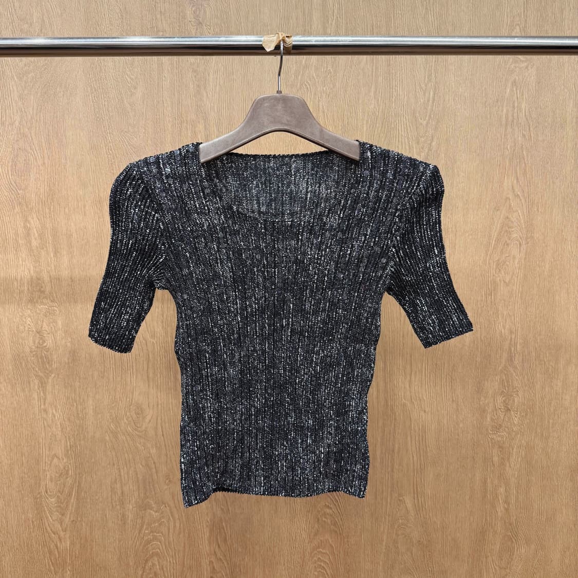 스피치오 골지 반팔 탑 글리터 텍스처 스팽글 장식 디테일 블랙 상품이미지2