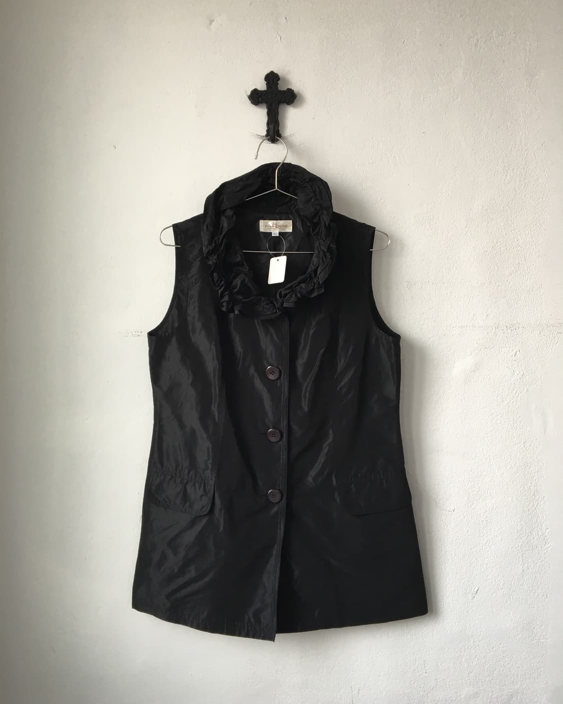 Neck line point glossy vest 상품이미지2
