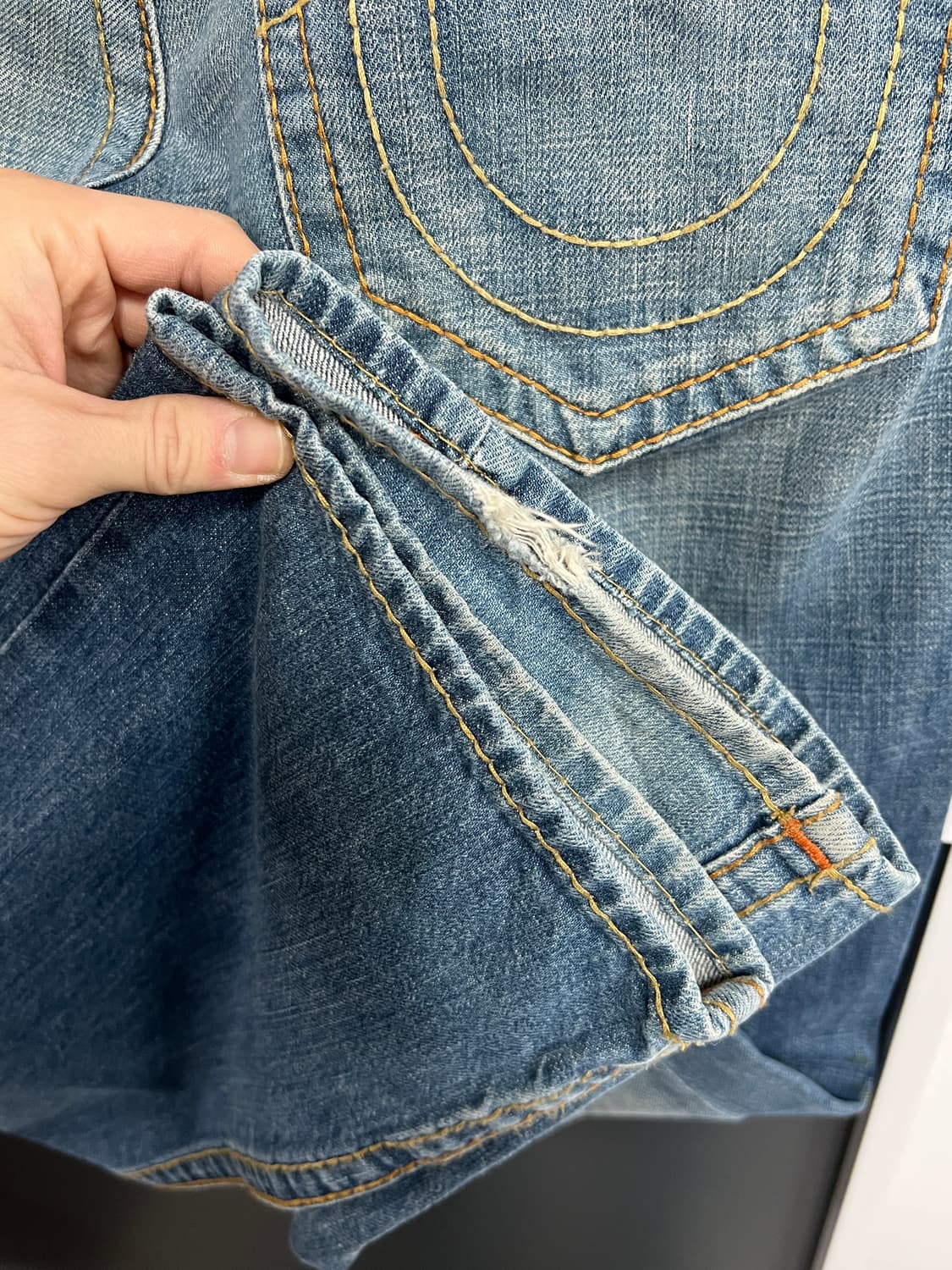 True Religion 트루릴리전 바비 빅 T 나팔핏 부츠컷 데님 팬츠 상품이미지3