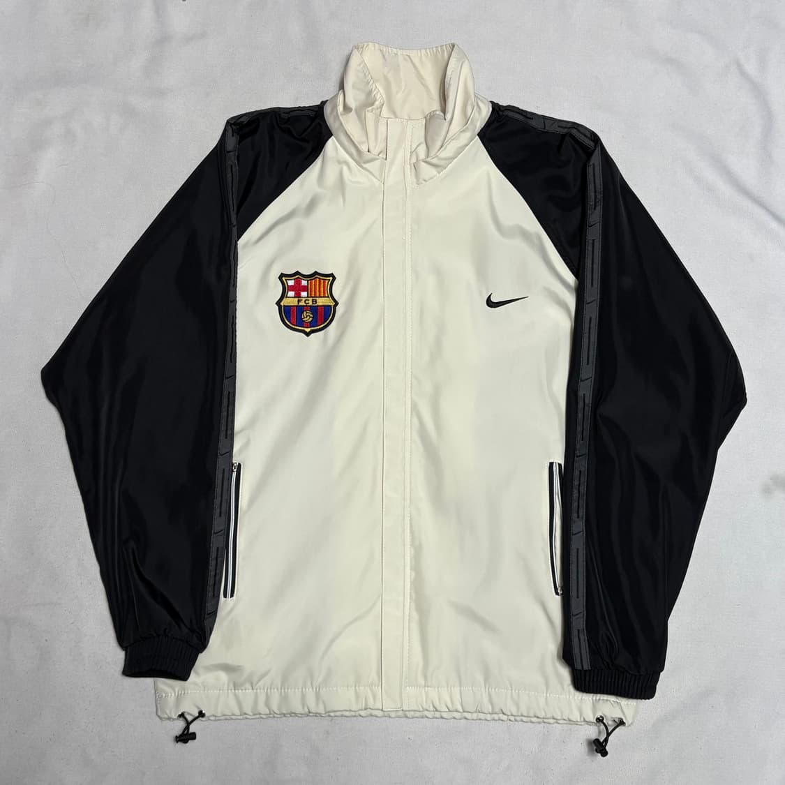 L 나이키 바르셀로나 크림 블랙 배색 바람막이 상품이미지2
