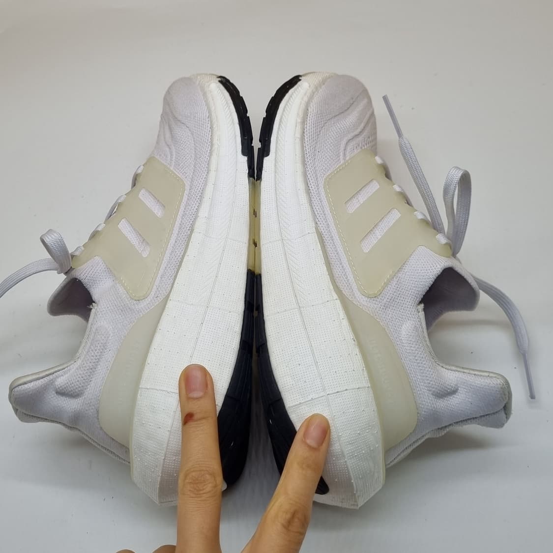 아디다스 울트라부스트22 여성운동화240. 상품이미지5