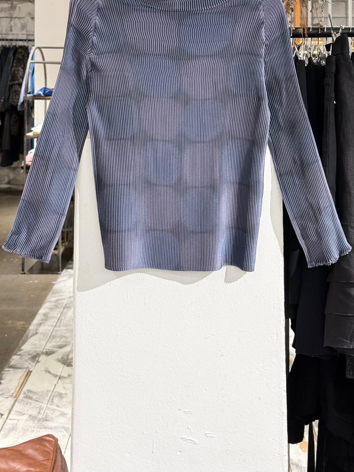 이세이 미야케 에이폭 바이올렛 하이넥 롱 슬리브 탑 상품이미지5