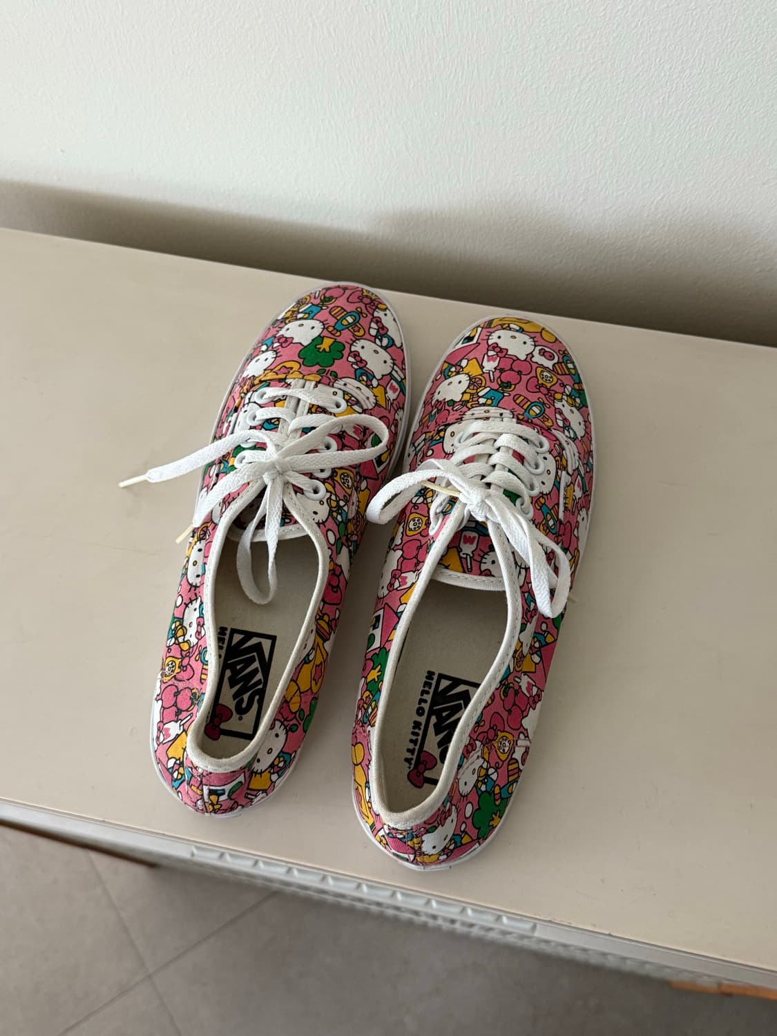 Vans x kitty (240 size) 상품이미지5