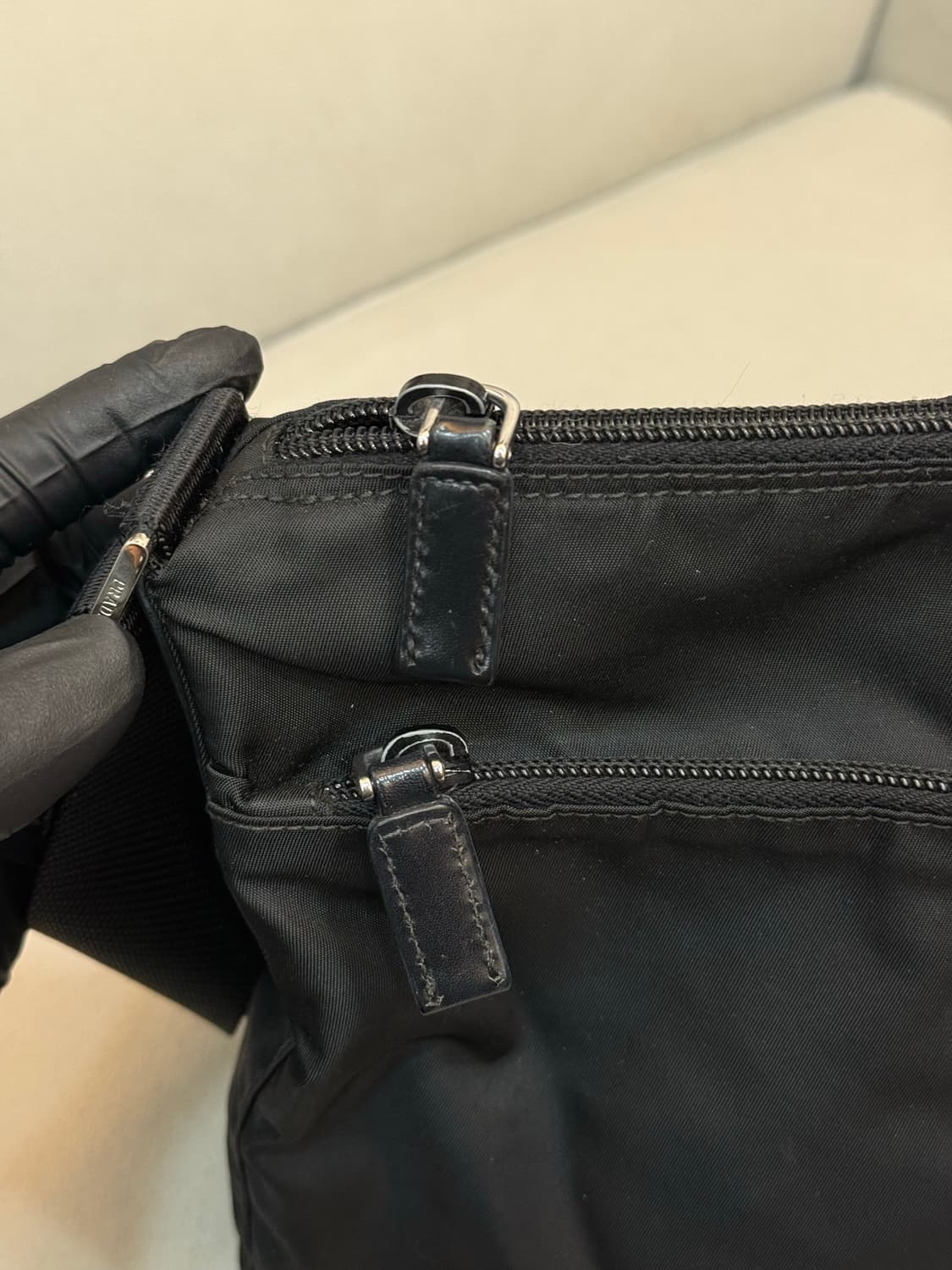 프라다 나일론 크로스백 상품이미지3