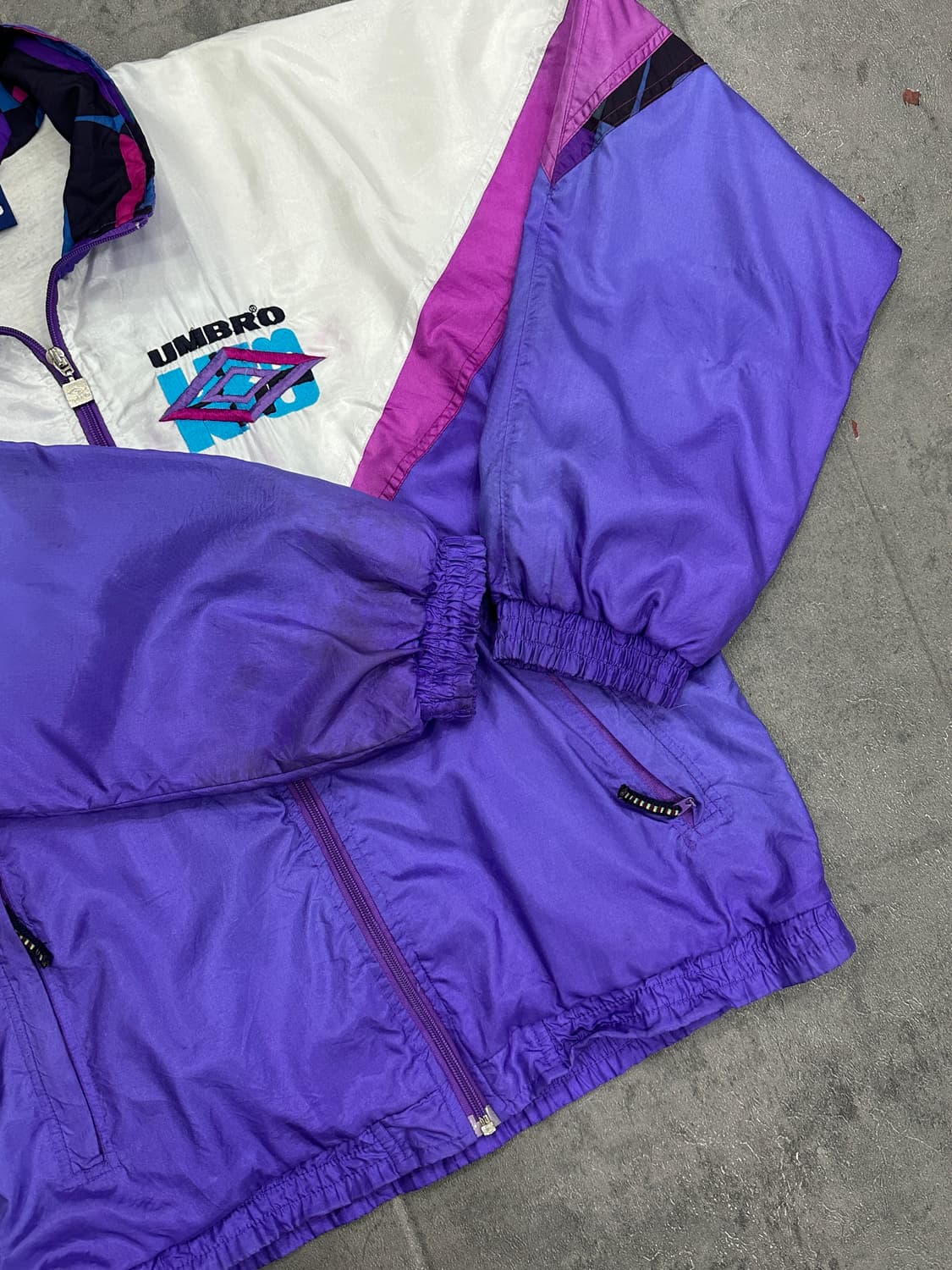 엄브로 올드스쿨 바람막이 상품이미지3