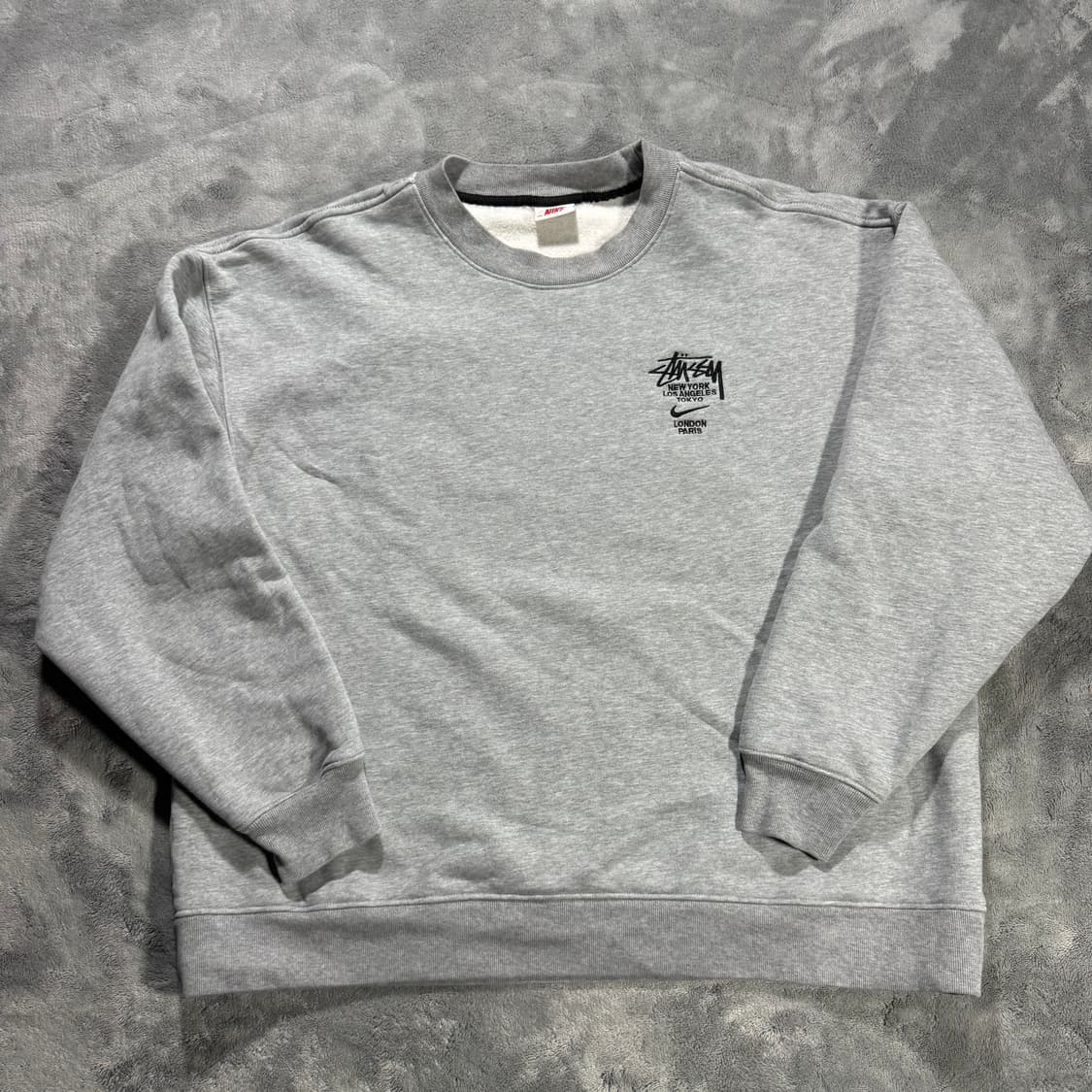 나이키X스투시 월드투어 맨투맨 상품이미지1