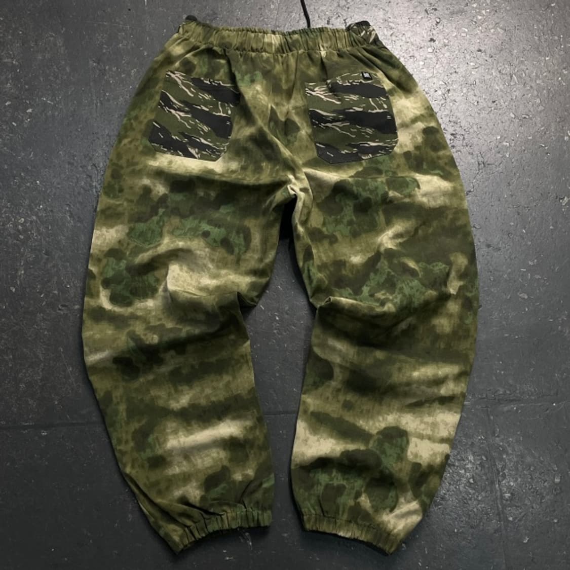 105 브라운브레스 카모 트랙 팬츠 상품이미지5