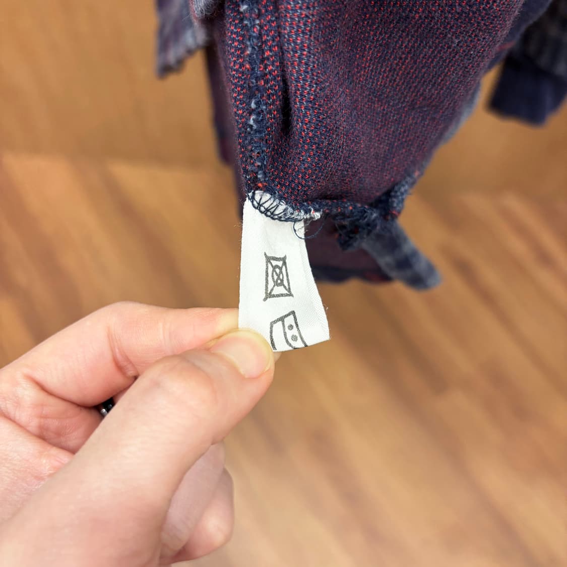 버버리 런던 코튼 PK 긴팔 티셔츠 체크 패턴 로고 자수 디테일 네이비 상품이미지8