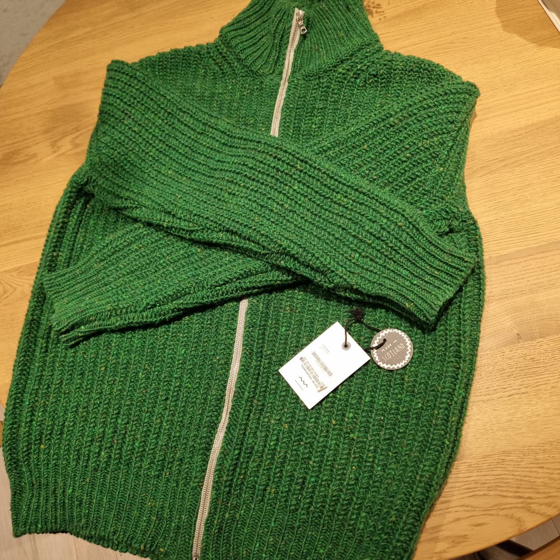 하울린 루즈 엔드 니트집업 팝니다. 상품이미지2