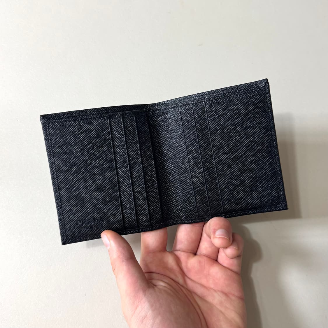 [OS/당일출고]프라다 삼각로고 사피아노 반지갑 상품이미지5