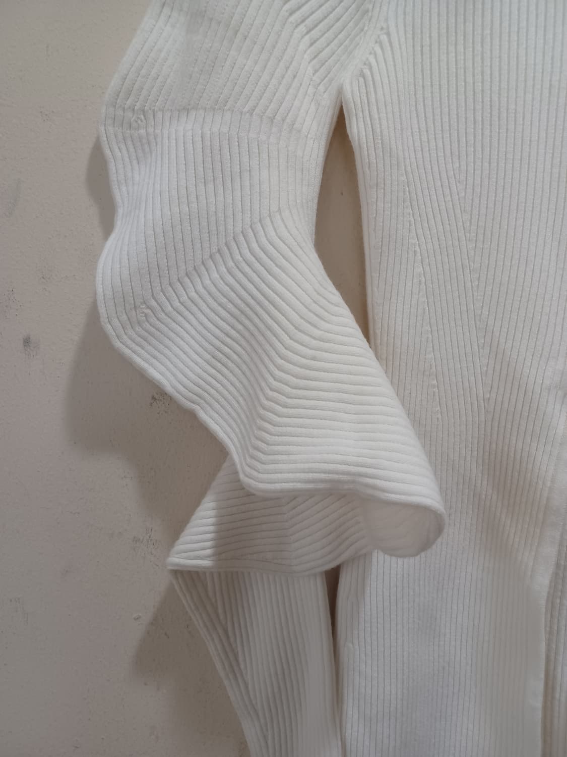 LOW CLASSIC 로우클래식 아이보리색 골지 니트  상품이미지3