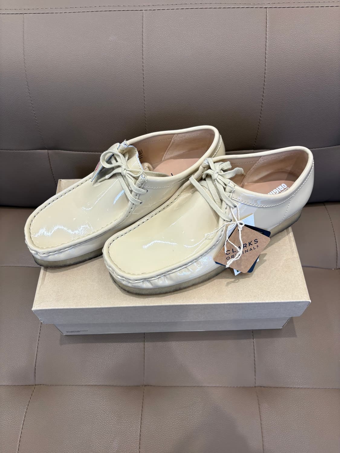 클락스 x 슈프림 페이턴트 레더 왈라비 상품이미지4