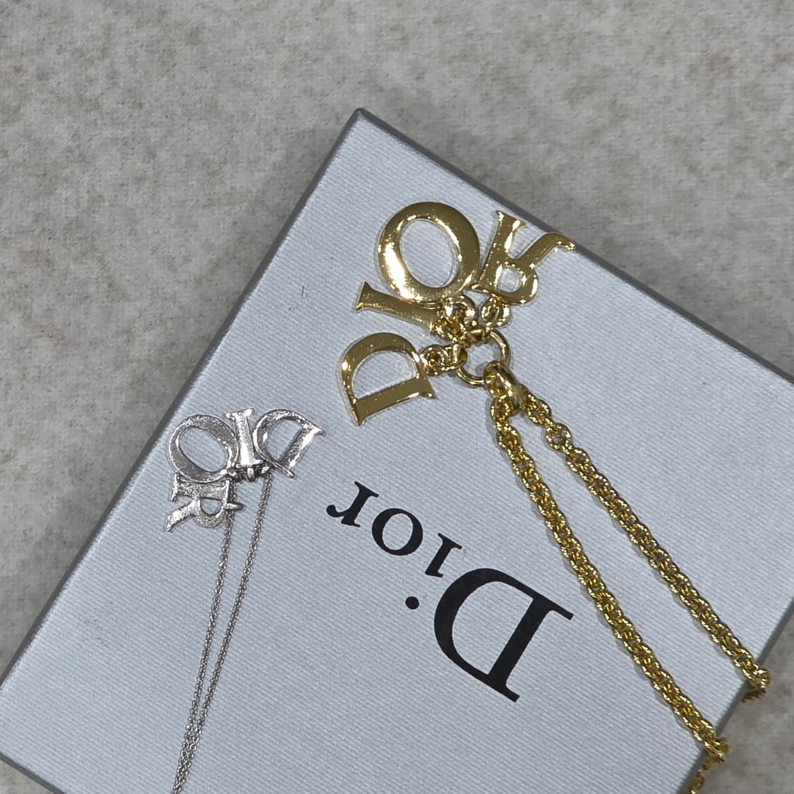 디올 금장 dior 로고 레터링 목걸이(남녀공용) 상품이미지5