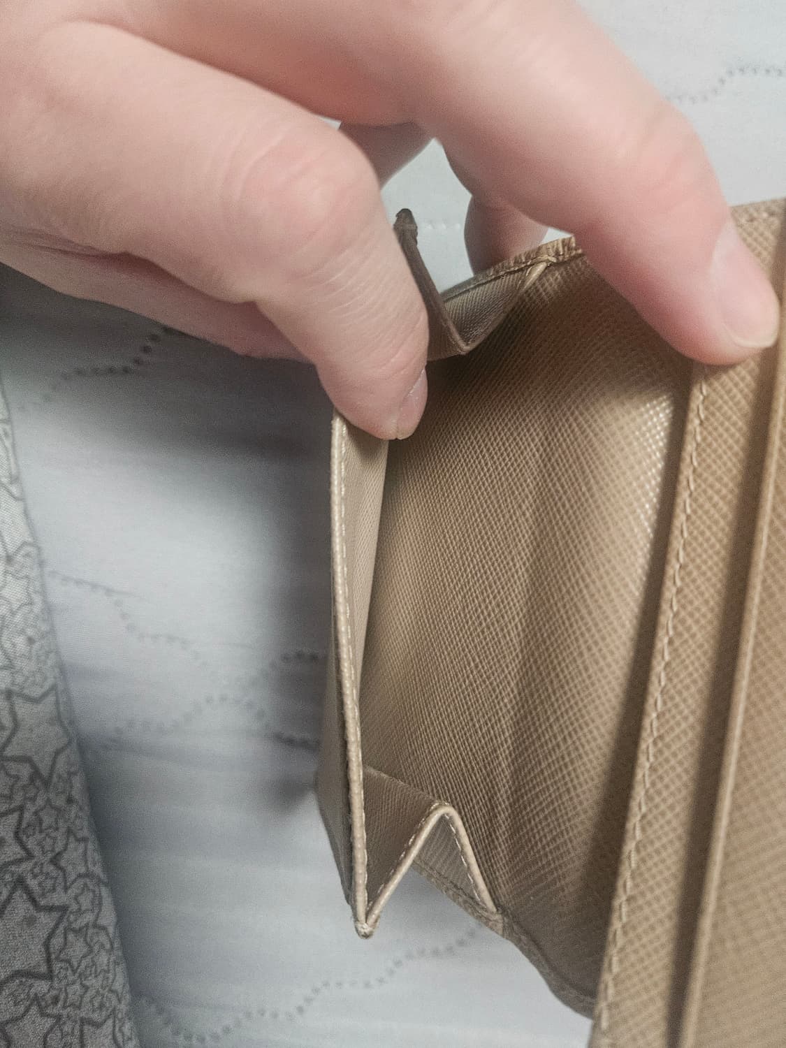 프라다 스몰 사피아노 레더 월렛 샌드 카라멜 상품이미지9