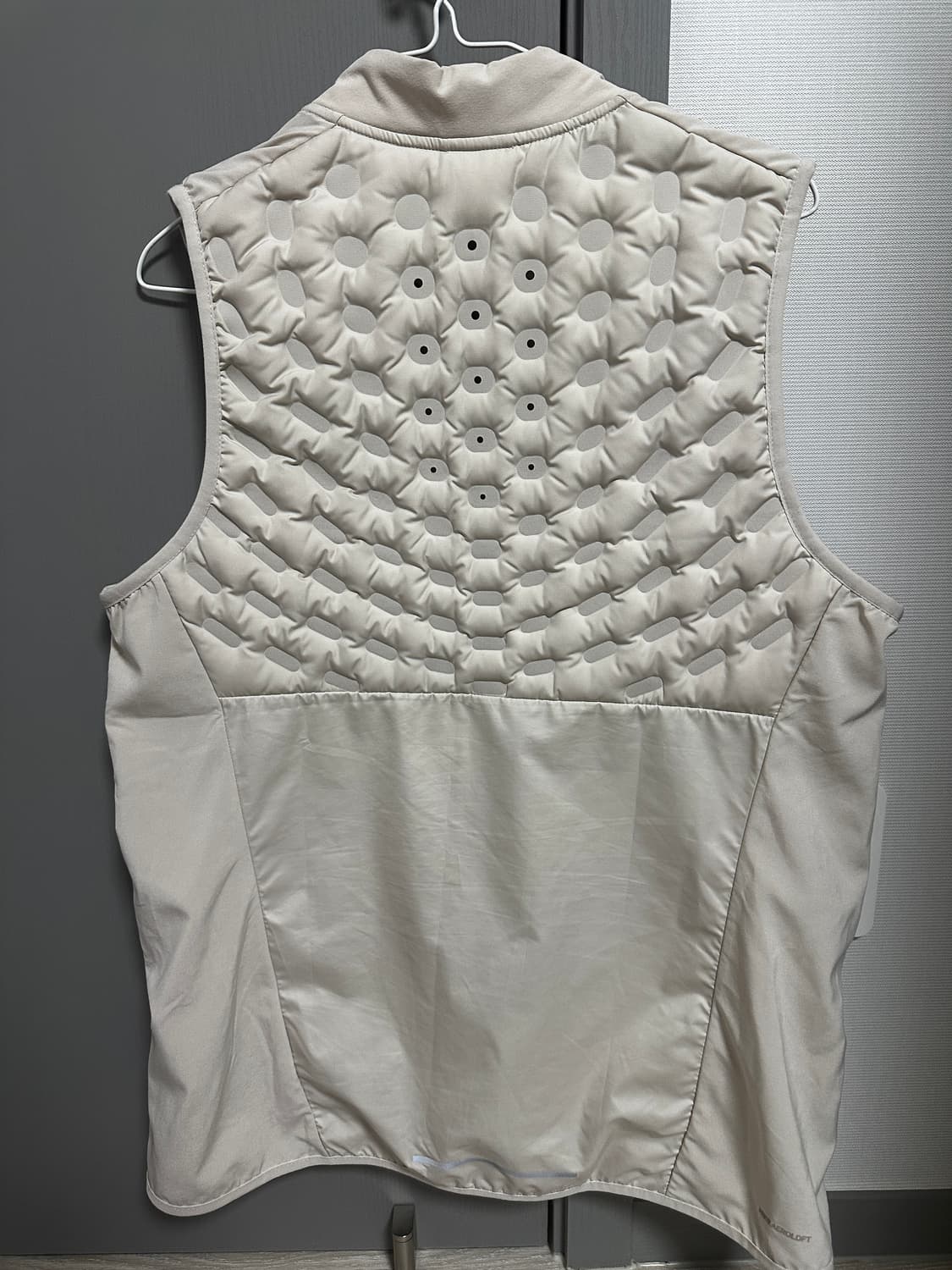 나이키 에어로로프트 베스트 조끼  상품이미지2