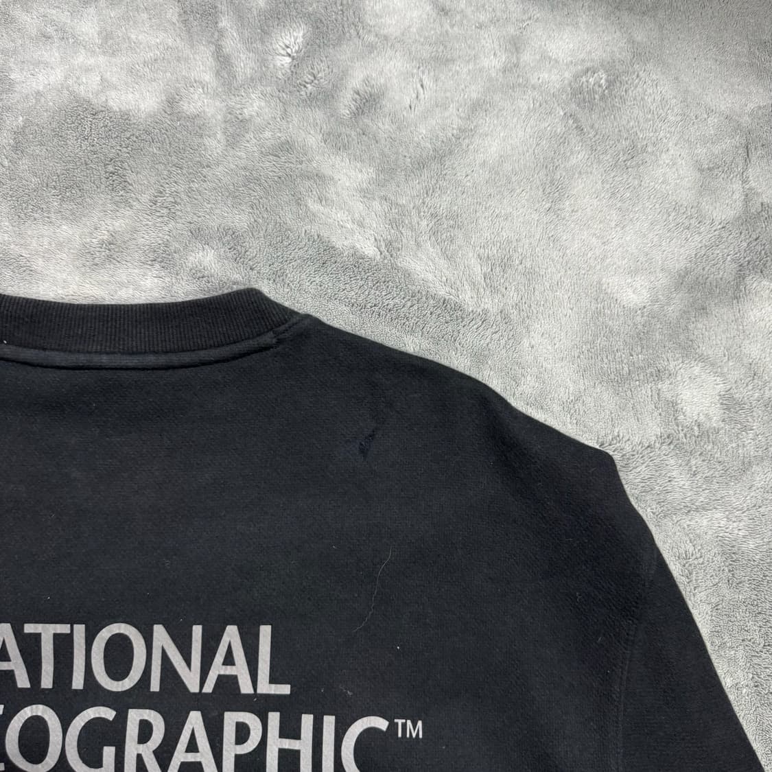 내셔널지오그래픽 블랙 맨투맨 티셔츠 상품이미지2