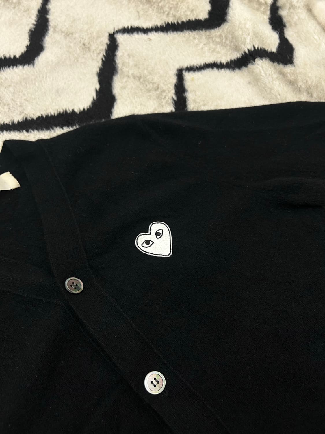 [M]꼼데가르송 화이트 와펜 가디건/블랙/AZ-N062 상품이미지1