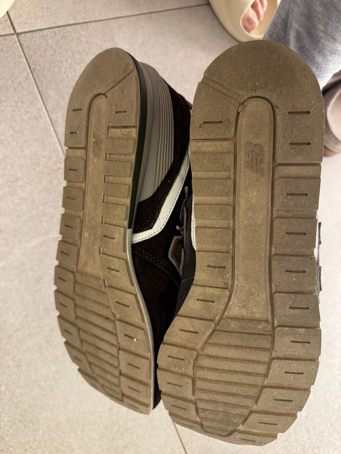 뉴발란스 996 브라운 카키 운동화 사이즈 us10 상품이미지4