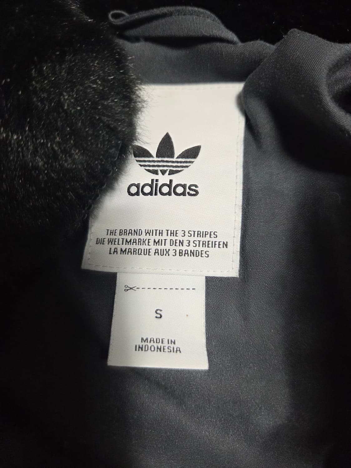 아디다스 블랙 퍼 자켓 트레포일 로고 상품이미지4