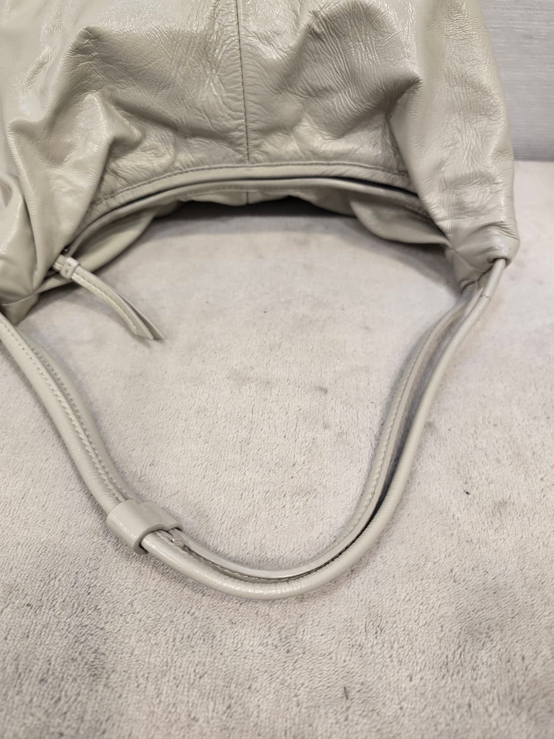 아카이브앱크 릿지 셔링 가죽 숄더백 슈가글로우 상품이미지8