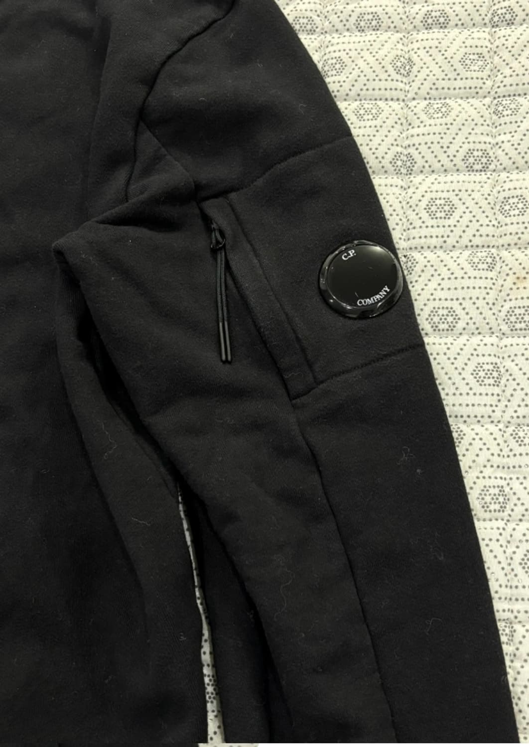 씨피컴퍼니 CP컴퍼니 렌즈 맨투맨 블랙 100 상품이미지2