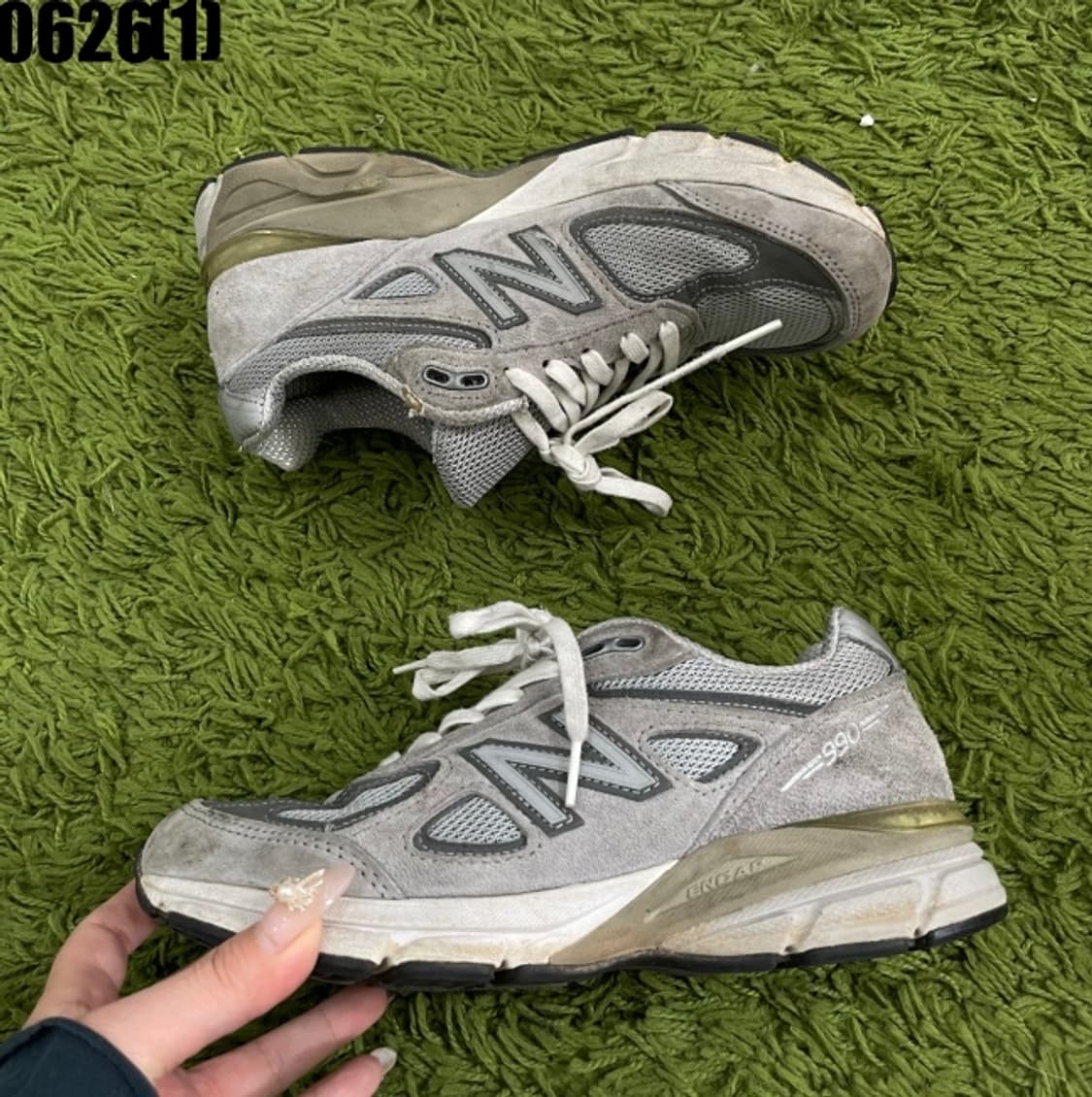 뉴발란스990v4 스니커즈 상품이미지3