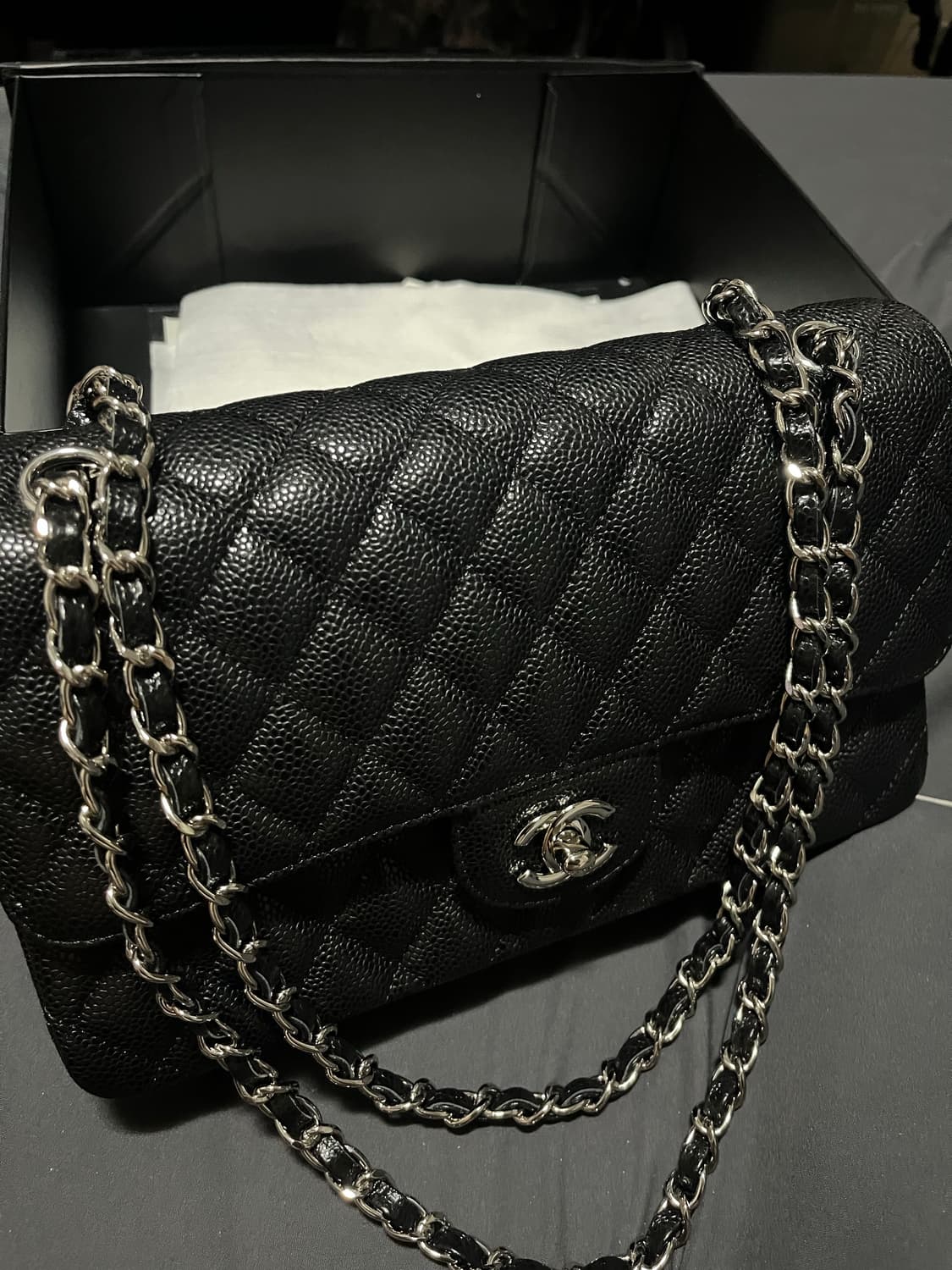 샤넬 클래식백 캐비어스킨 은장 미디움 상품이미지2