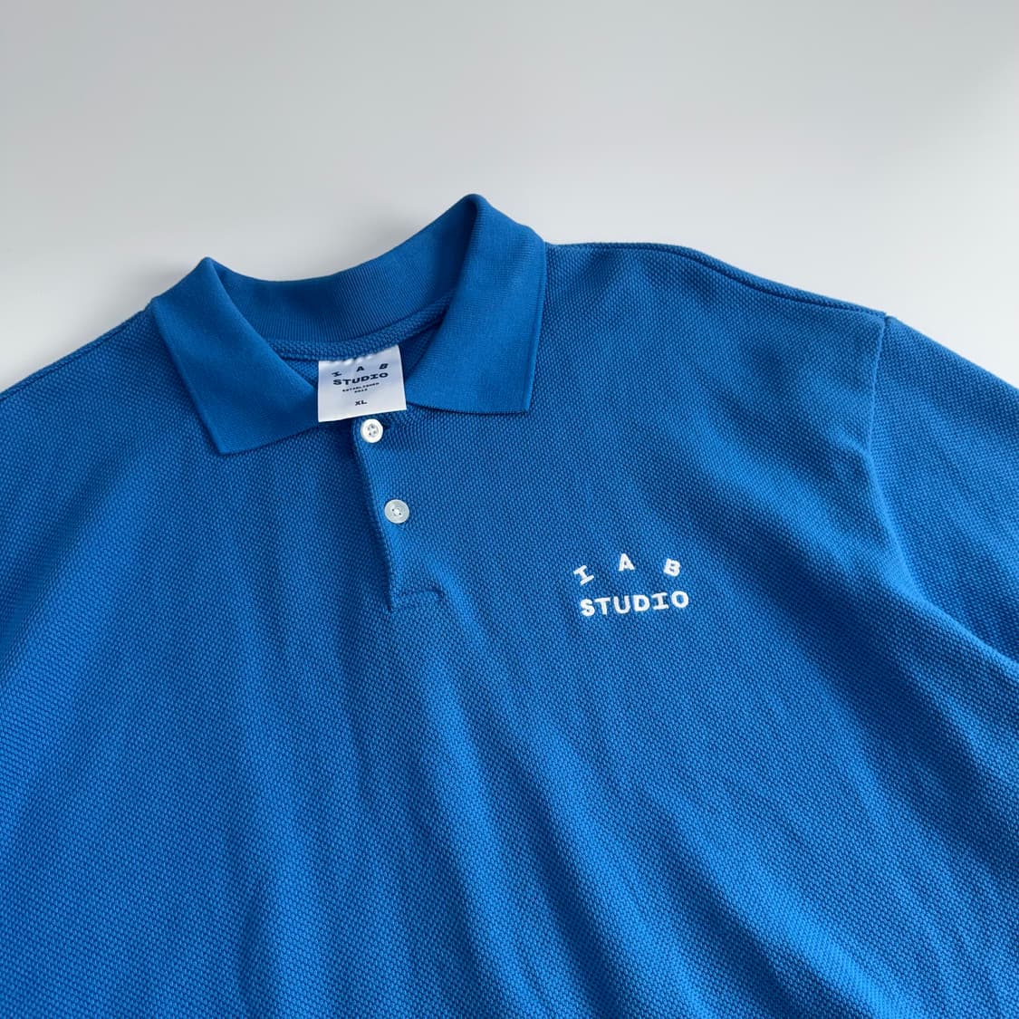 I A B studio 아이앱 스튜디오 블루 니트 반팔 카라티  상품이미지4