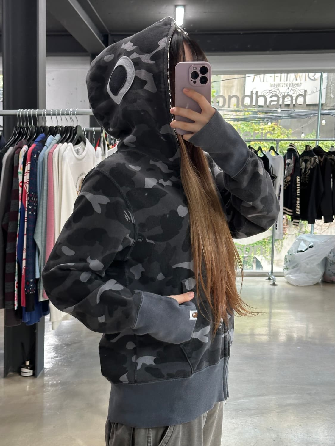 베이프 x Daiwa 카모 피쉬 핸드워머 풀 후드집업 흑계 상품이미지2