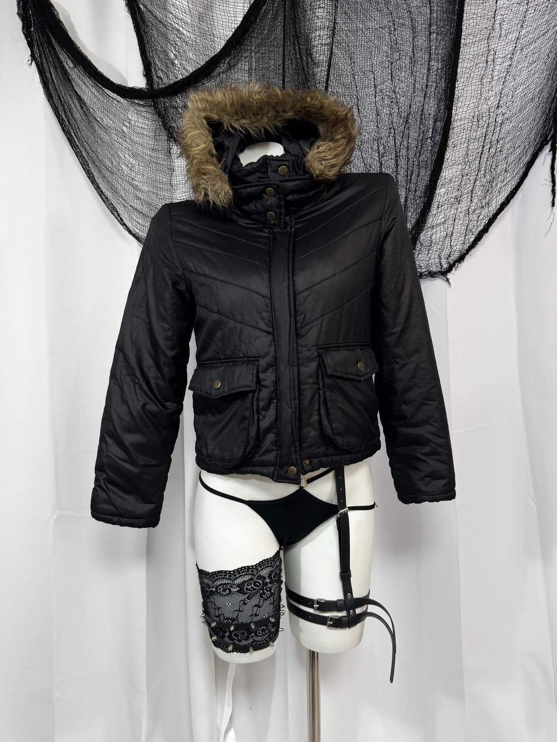 black fur padding 상품이미지1