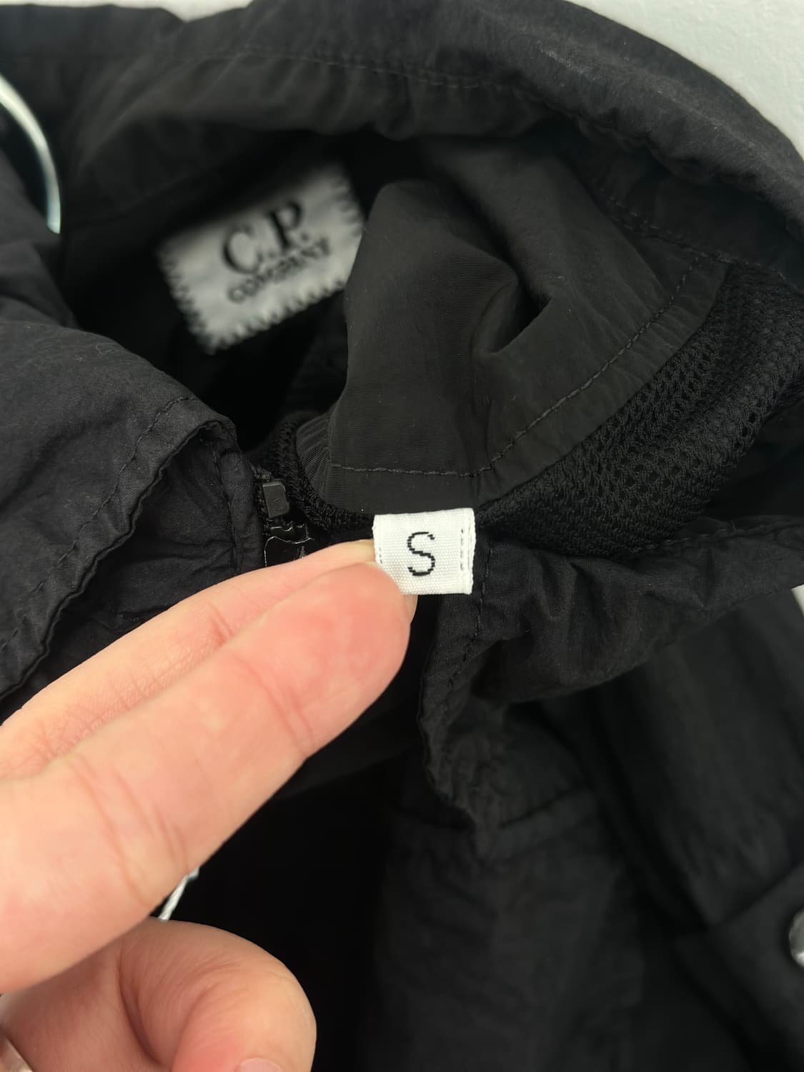 C.P컴퍼니 렌즈와펜 블랙 나일론 오버 셔츠  상품이미지9