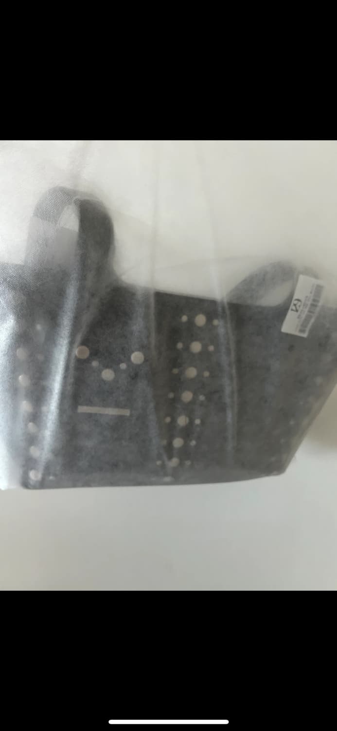 일리고 플랩 포켓 스퀘어 빅 백 블랙 상품이미지2