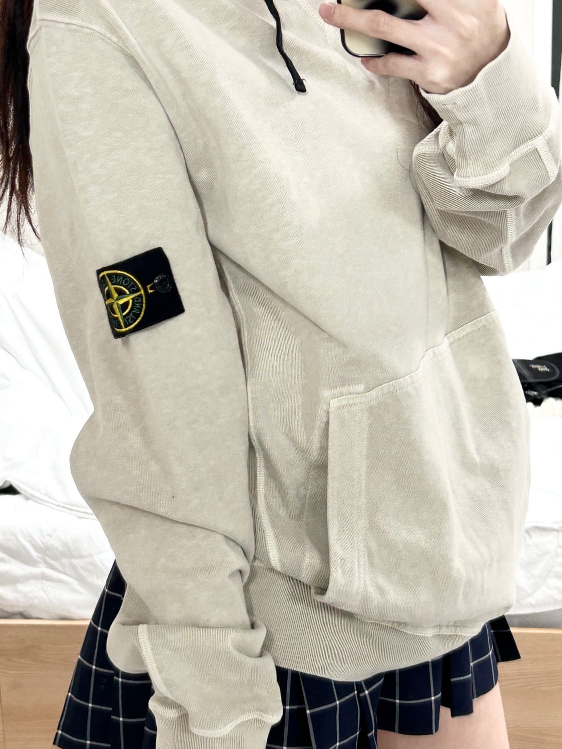 스톤아일랜드 베이지 피그먼트 와펜 후드 상품이미지4