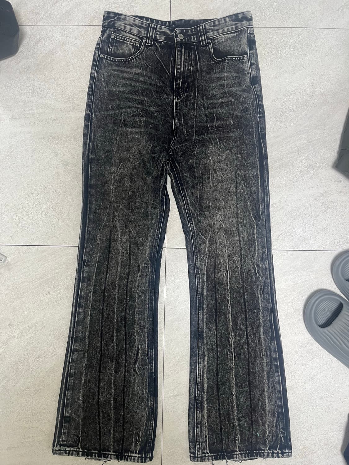 발렌시아가 부츠컷 블랙 워싱 데님 팬츠 상품이미지1