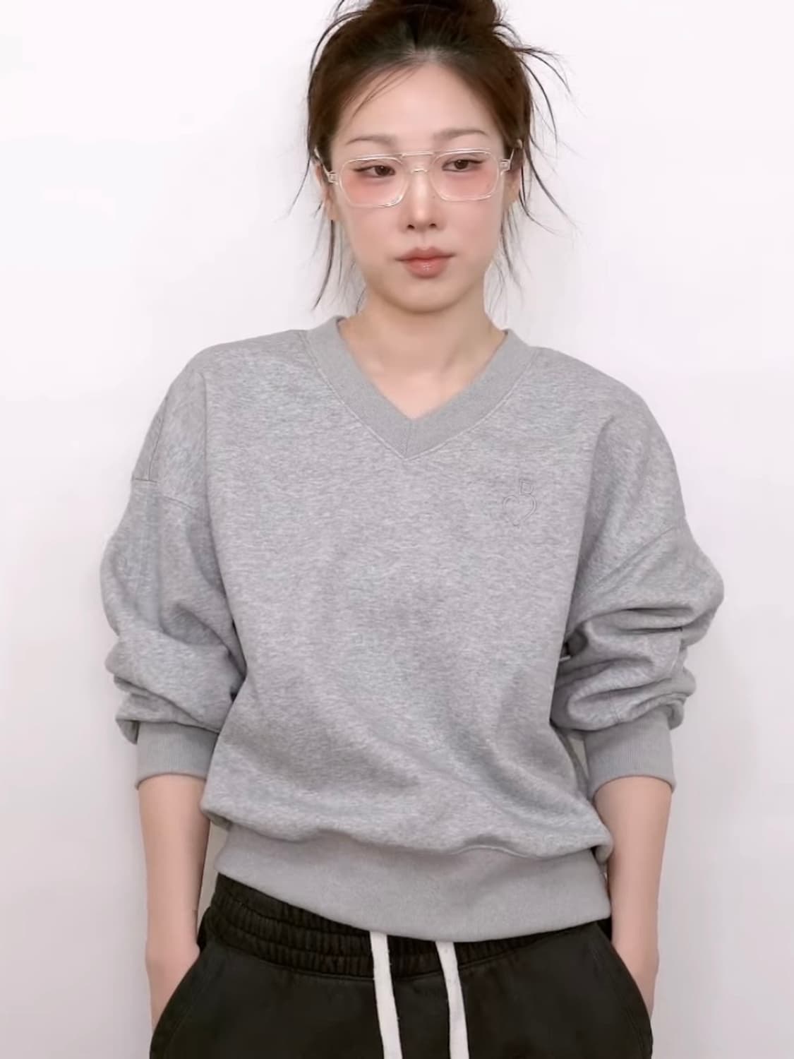 비터셀즈 에센셜 브이넥 스웻셔츠 그레이 상품이미지1