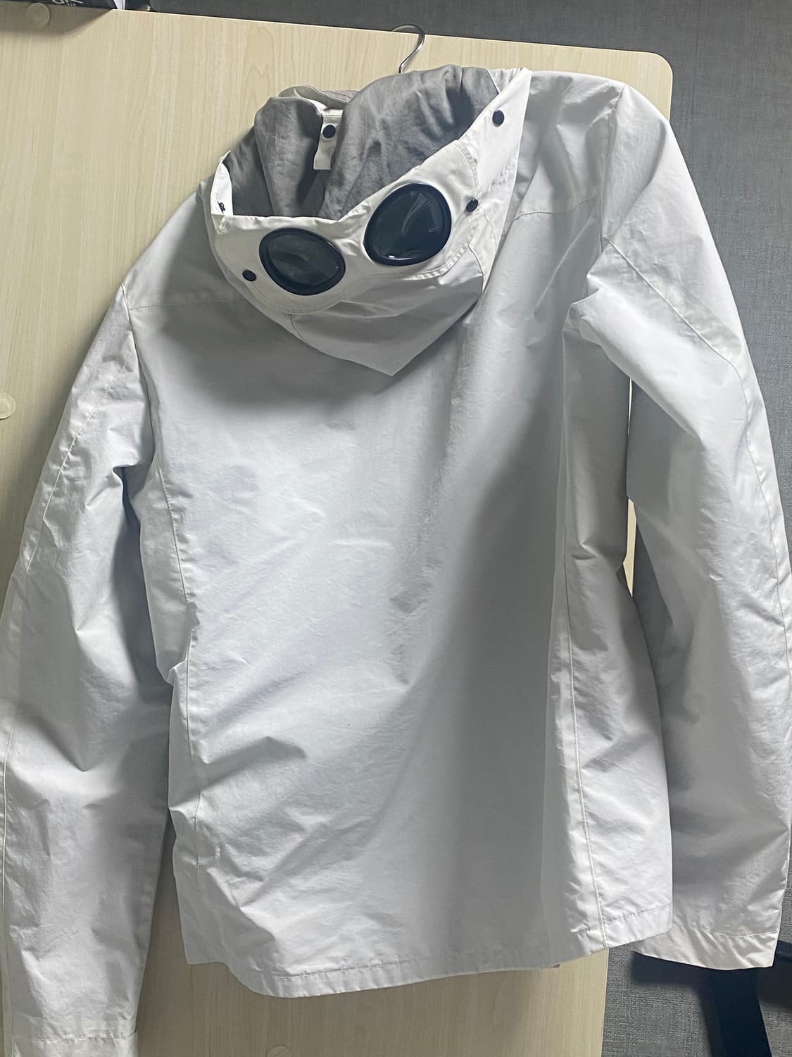 C.P. Company 화이트 폴리 고글 오버셔츠 상품이미지2
