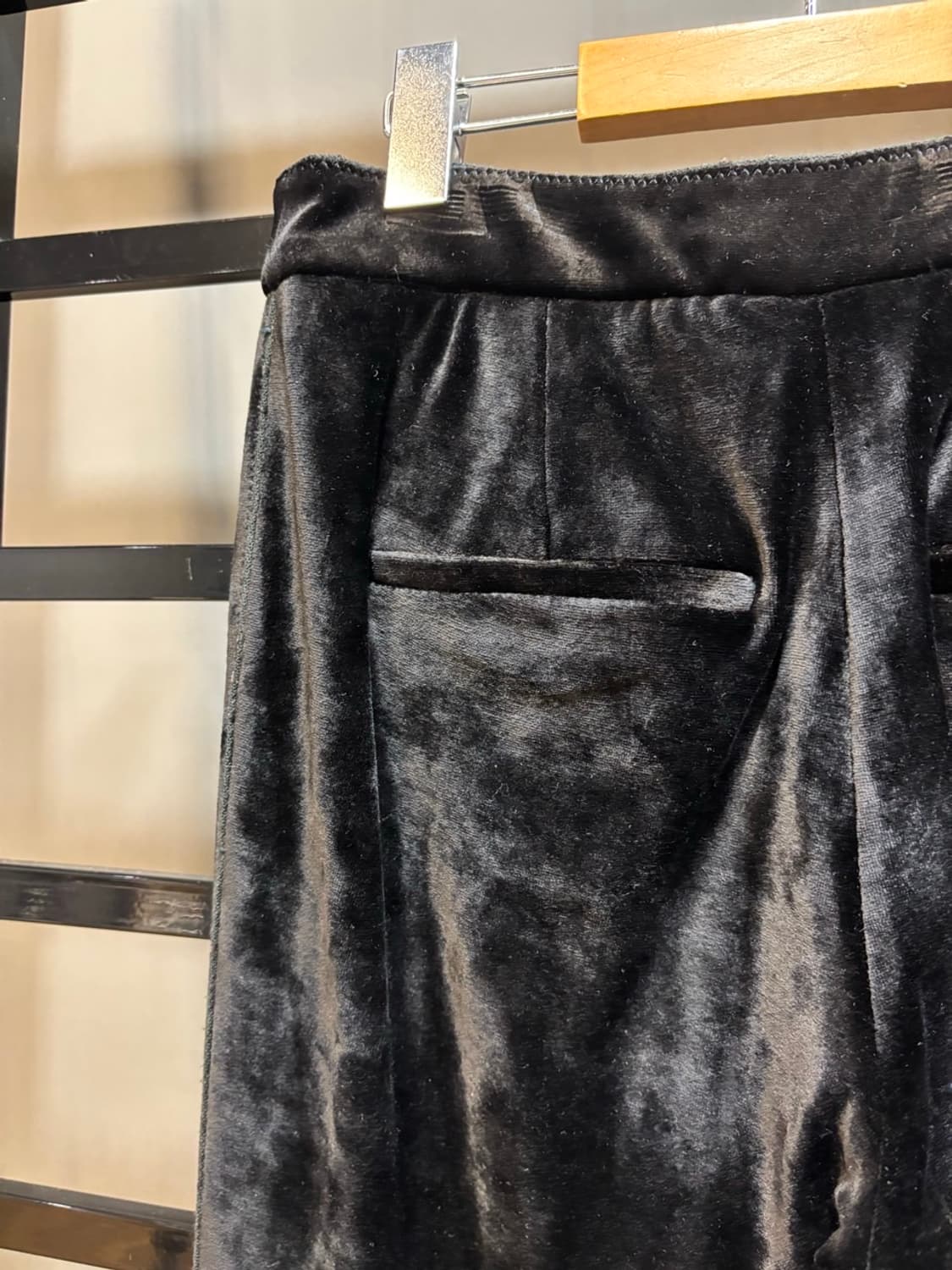 (55) 한섬 오브제 벨벳 플레어 팬츠 블랙 4.9 상품이미지3