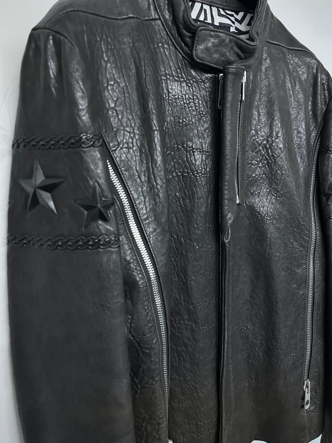 시스템 옴므 스타 엠보싱 풀 지퍼 램스킨 자켓 상품이미지3