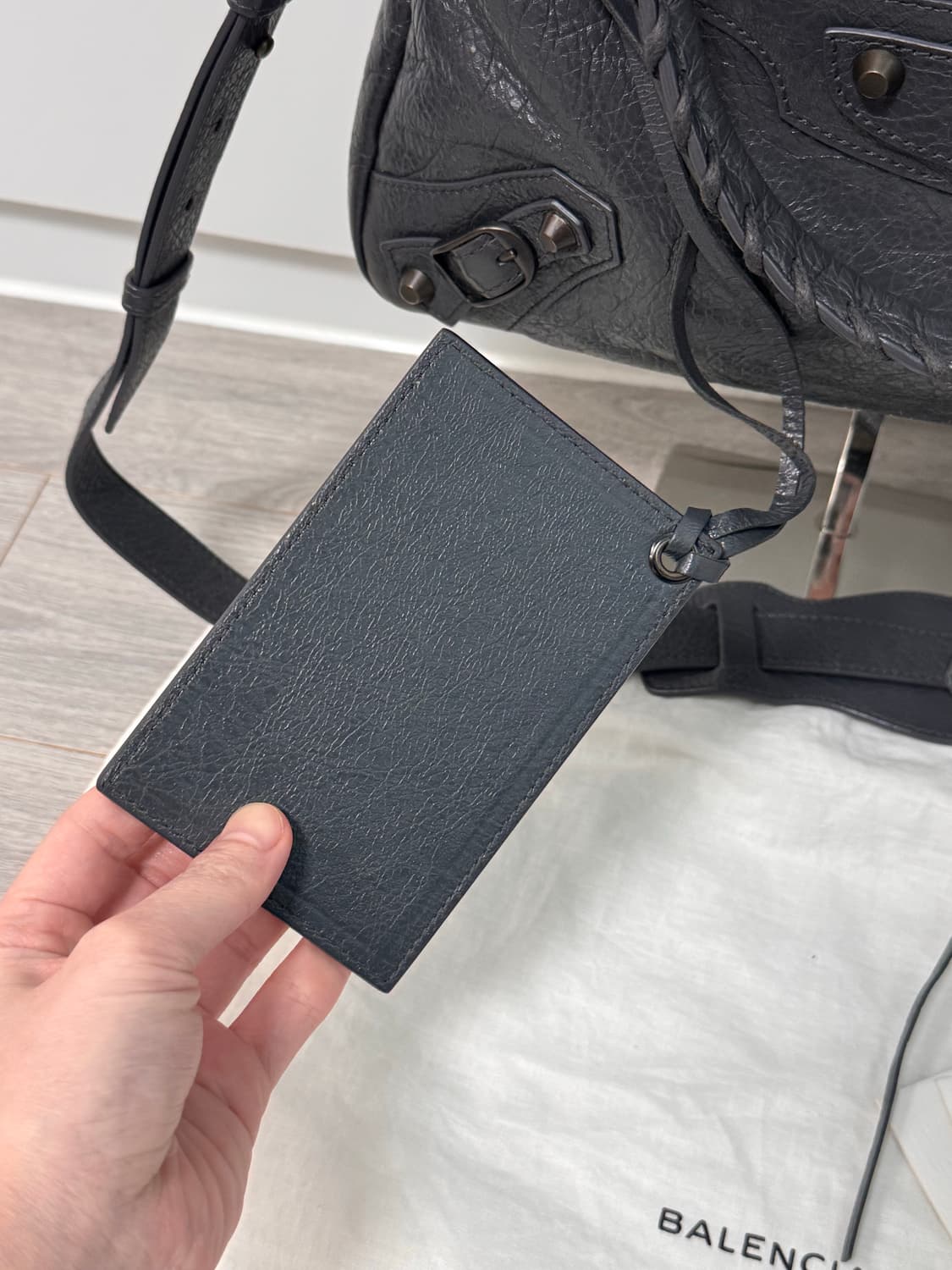 발렌시아가 모터백 퍼스트 다크그레이 s사이즈 상태 A+ 상품이미지5