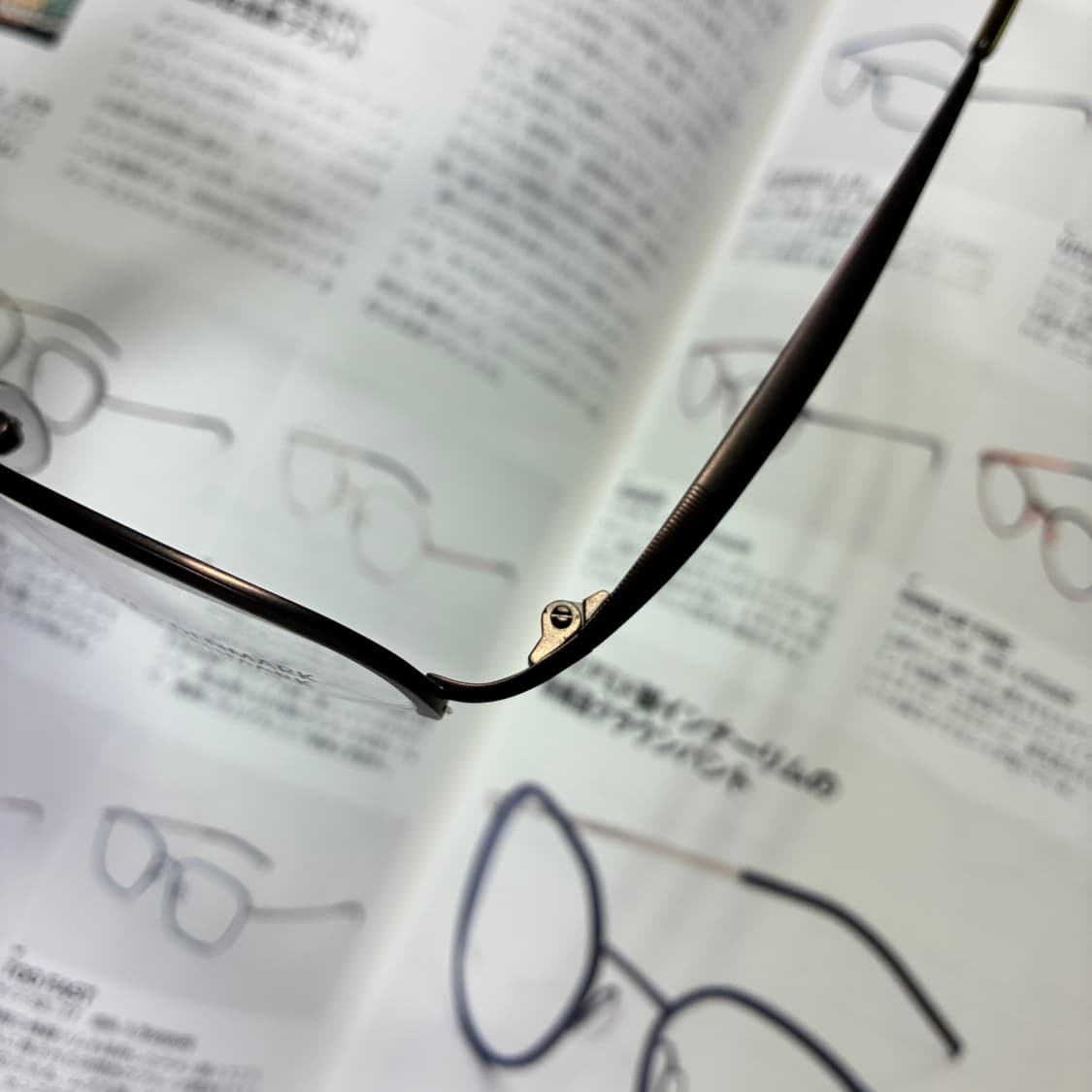 EYE EYE DENMARK 덴마크 티타늄 다크 브라운 반무테 안경 상품이미지4