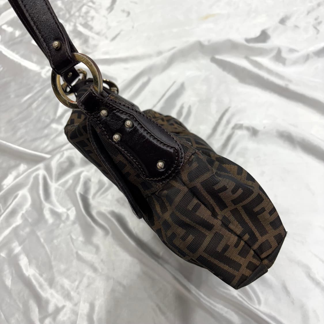 펜디 주카 숄더백 가방 상품이미지4