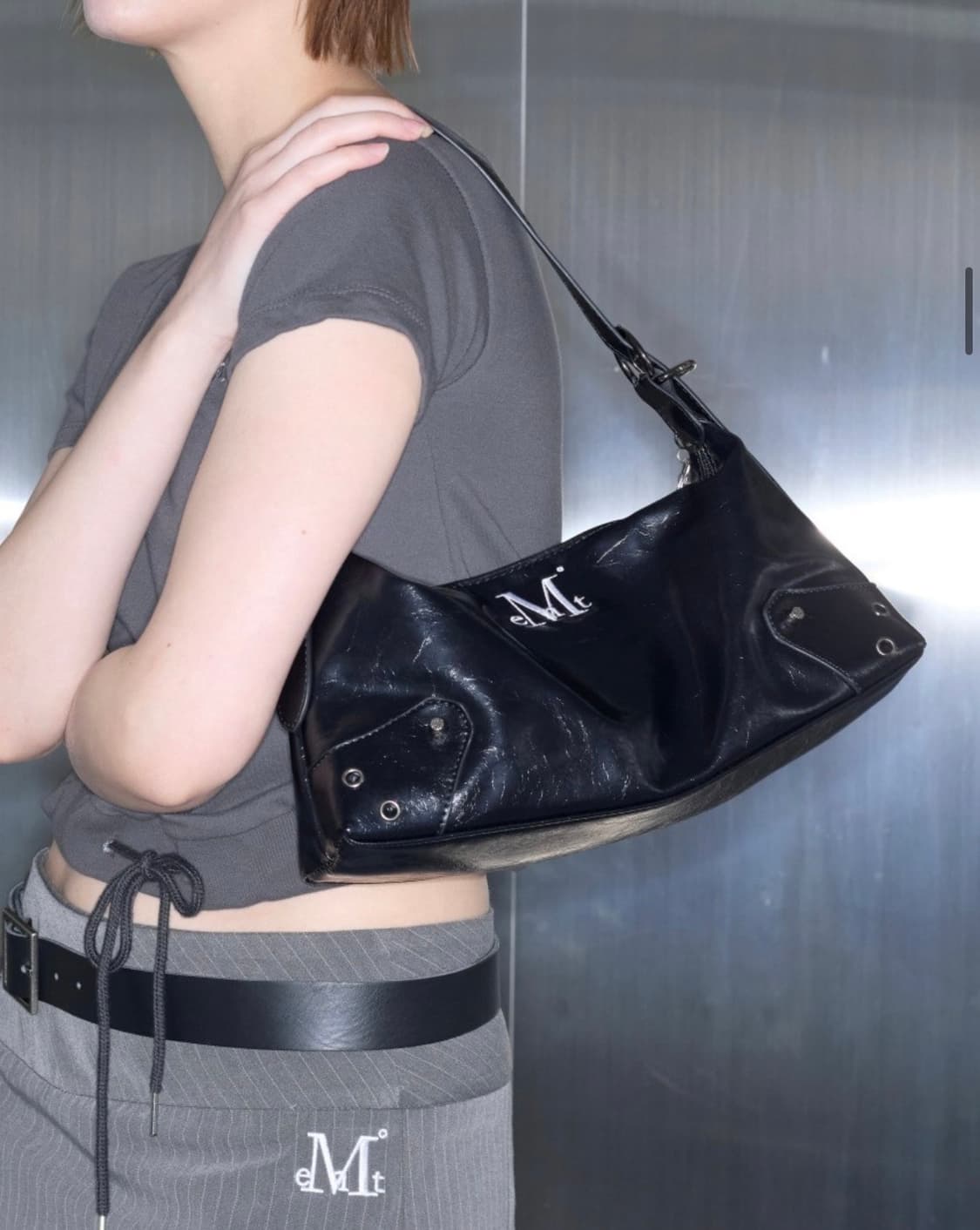 바브 메탈 로고 2웨이 아일렛 크로스백 판매 상품이미지2