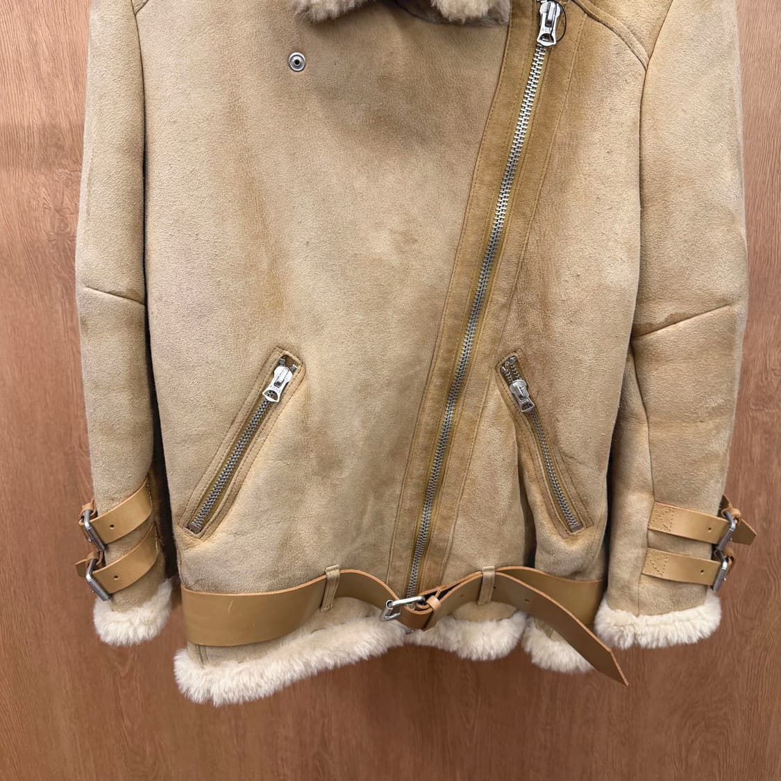 아크네 스튜디오 시어링 무스탕 자켓 언밸런스 지퍼 사이드 포켓 베이지 상품이미지5