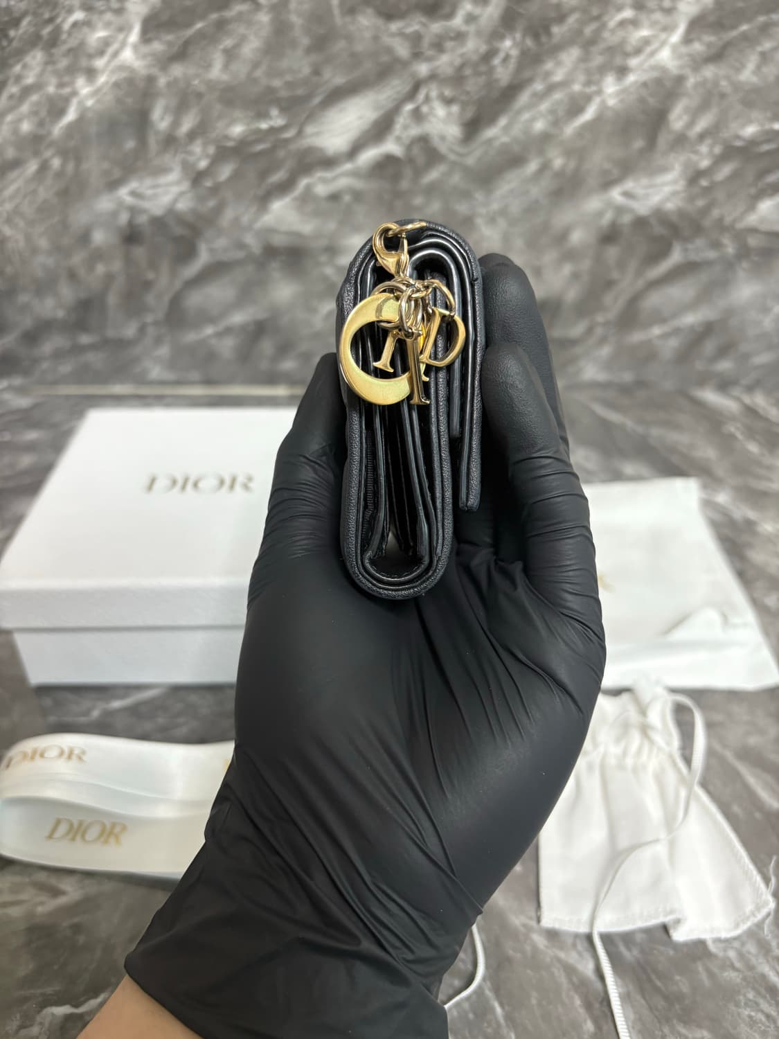 디올 레이디 로투스 까나쥬 램스킨 반지갑 상품이미지7