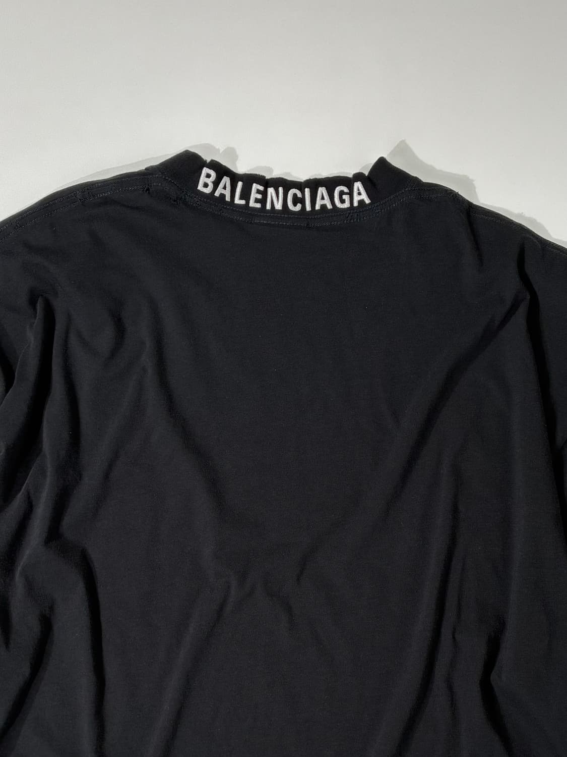 발렌시아가 미디엄 핏 디스트레스드 티셔츠 페이디드 블랙 L사이즈 상품이미지5